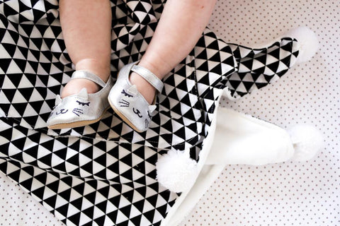 Pom Pom Triangle Baby Blanket